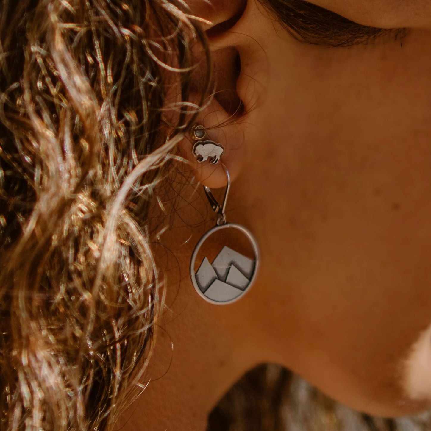 Roam studs