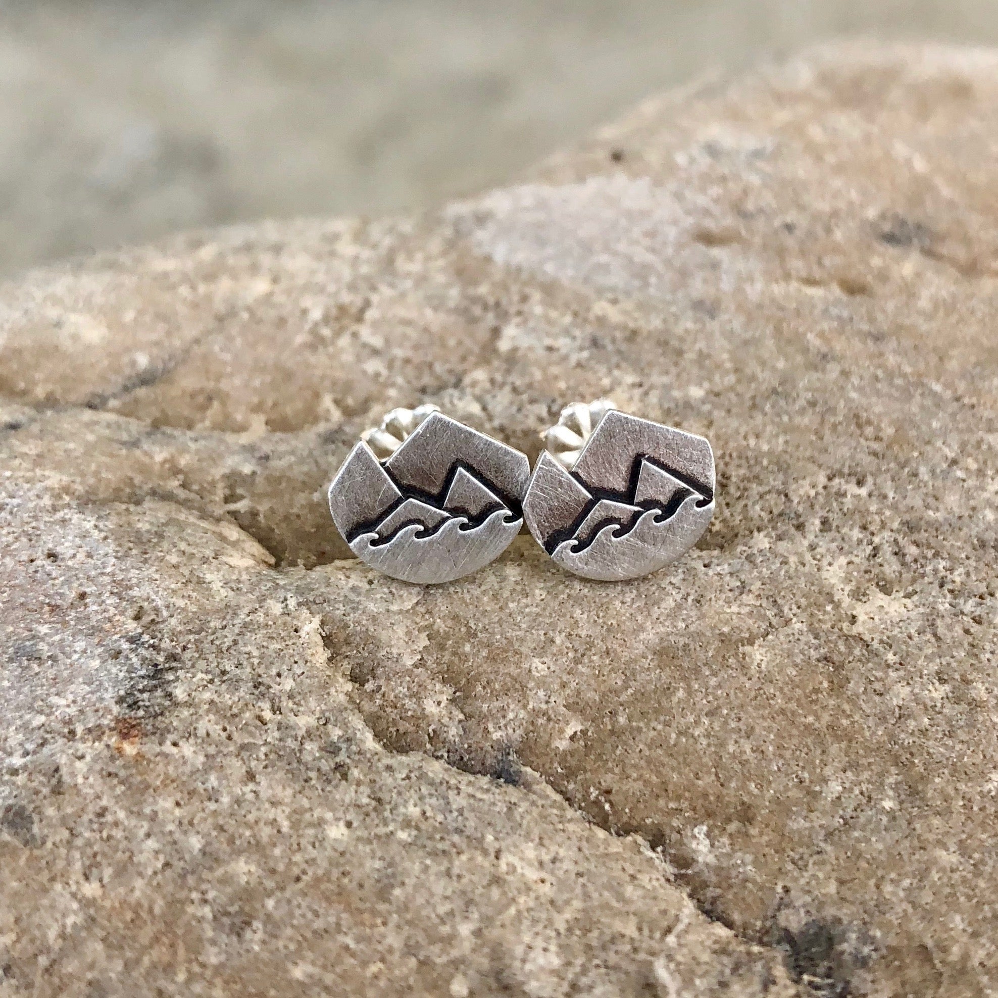 Mountain earrings top