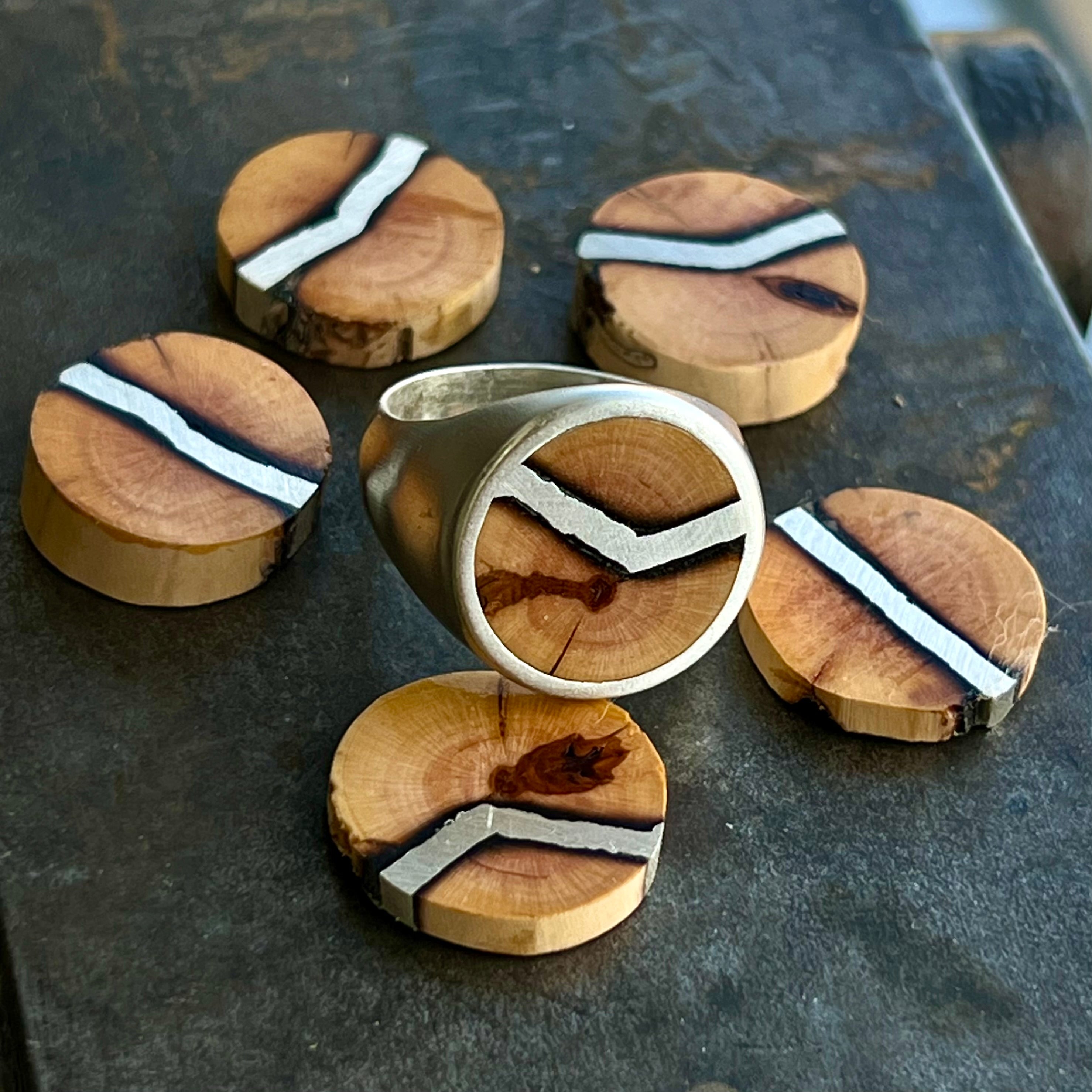 Round Kintsugi Signet