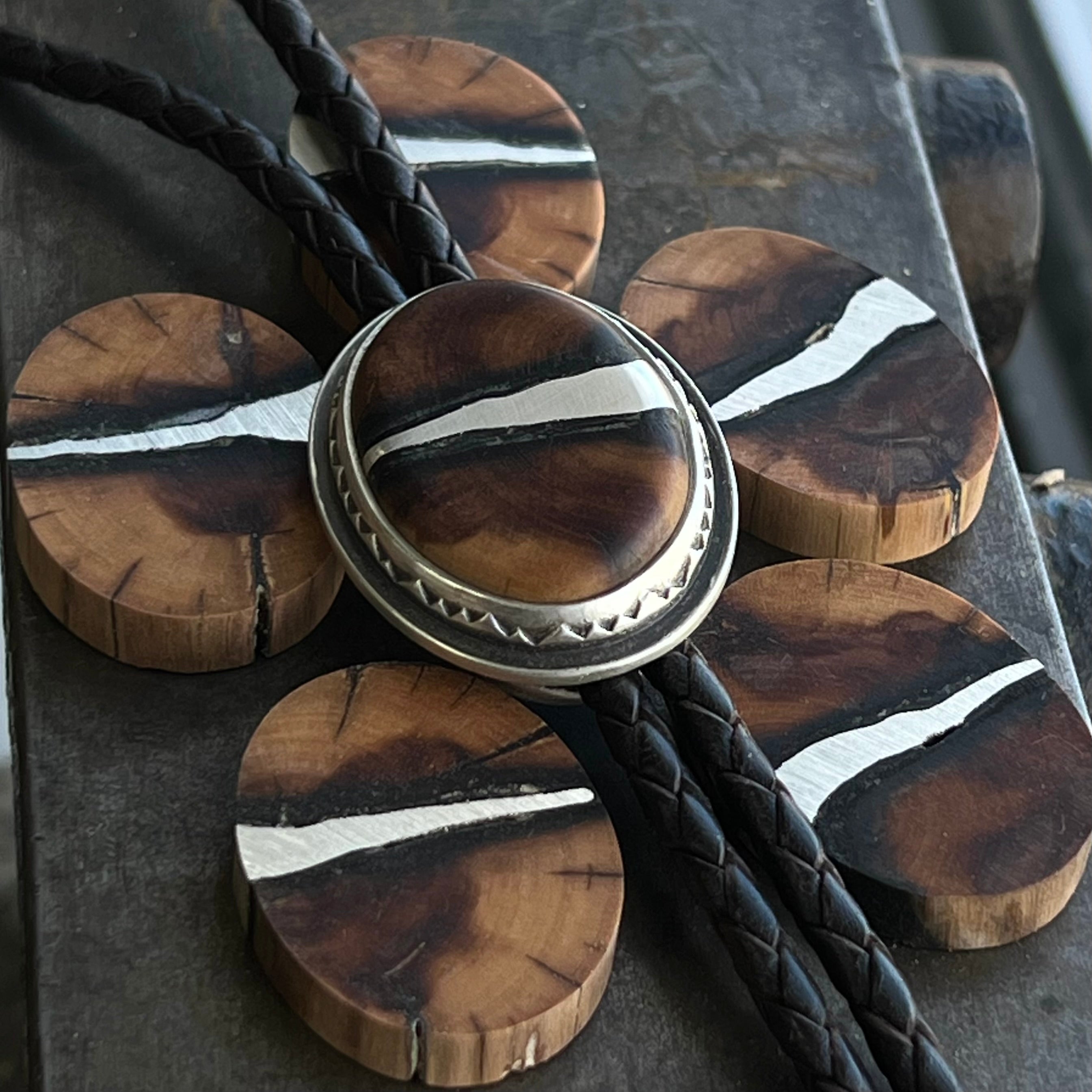 Wood Kintsugi Bolo